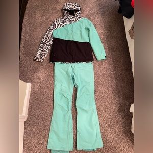 Women’s Ski/Snowboarding pants and coat